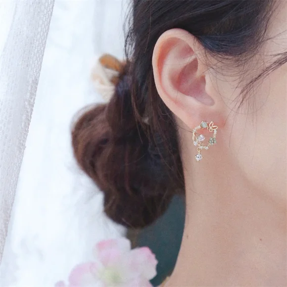 18k gold diamond butterfly earrings - Picture 7 of 8